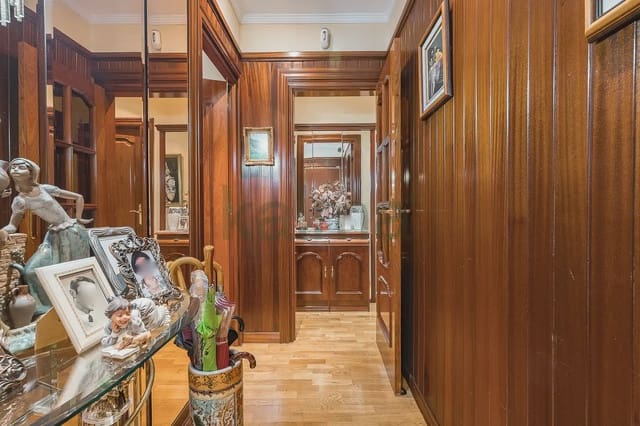 Piso de 3 habitaciones en Sants, Barcelona ciudad en venta con garaje - 190.612 € (Ref: 9981131)