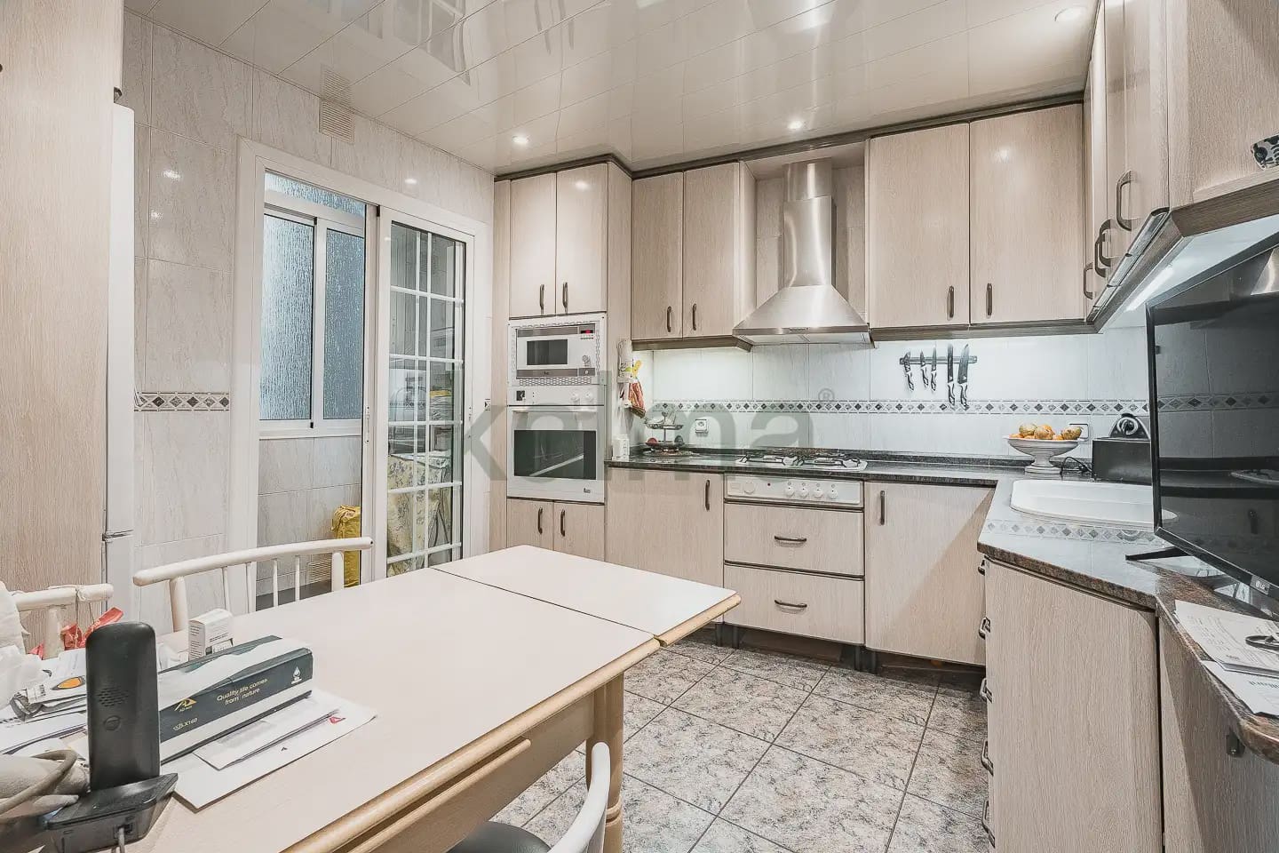 Piso de 3 habitaciones en Barcelona ciudad en venta con garaje - 190.612 € (Ref: 9981131)