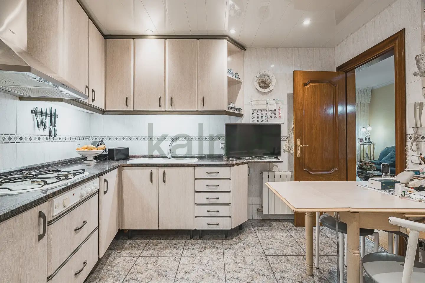 Piso de 3 habitaciones en Barcelona ciudad en venta con garaje - 190.612 € (Ref: 9981131)