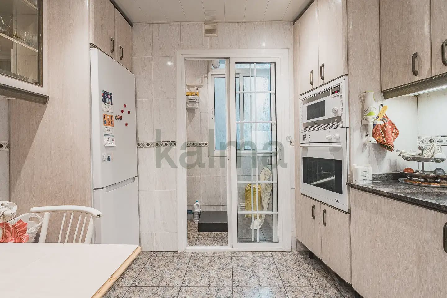 Piso de 3 habitaciones en Barcelona ciudad en venta con garaje - 190.612 € (Ref: 9981131)