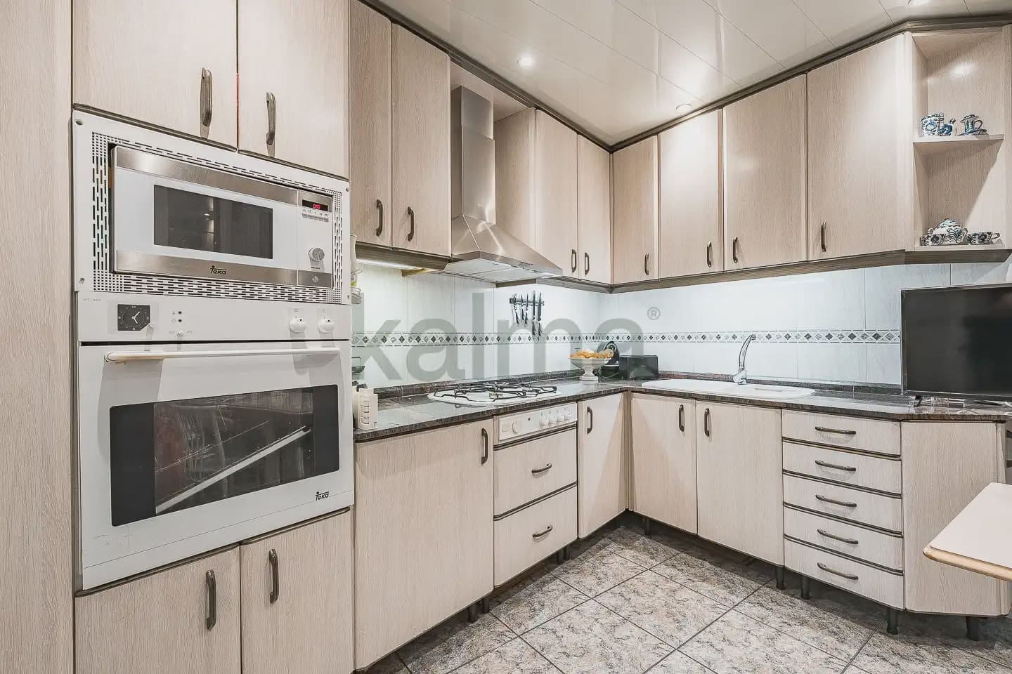Piso de 3 habitaciones en Barcelona ciudad en venta con garaje - 190.612 € (Ref: 9981131)