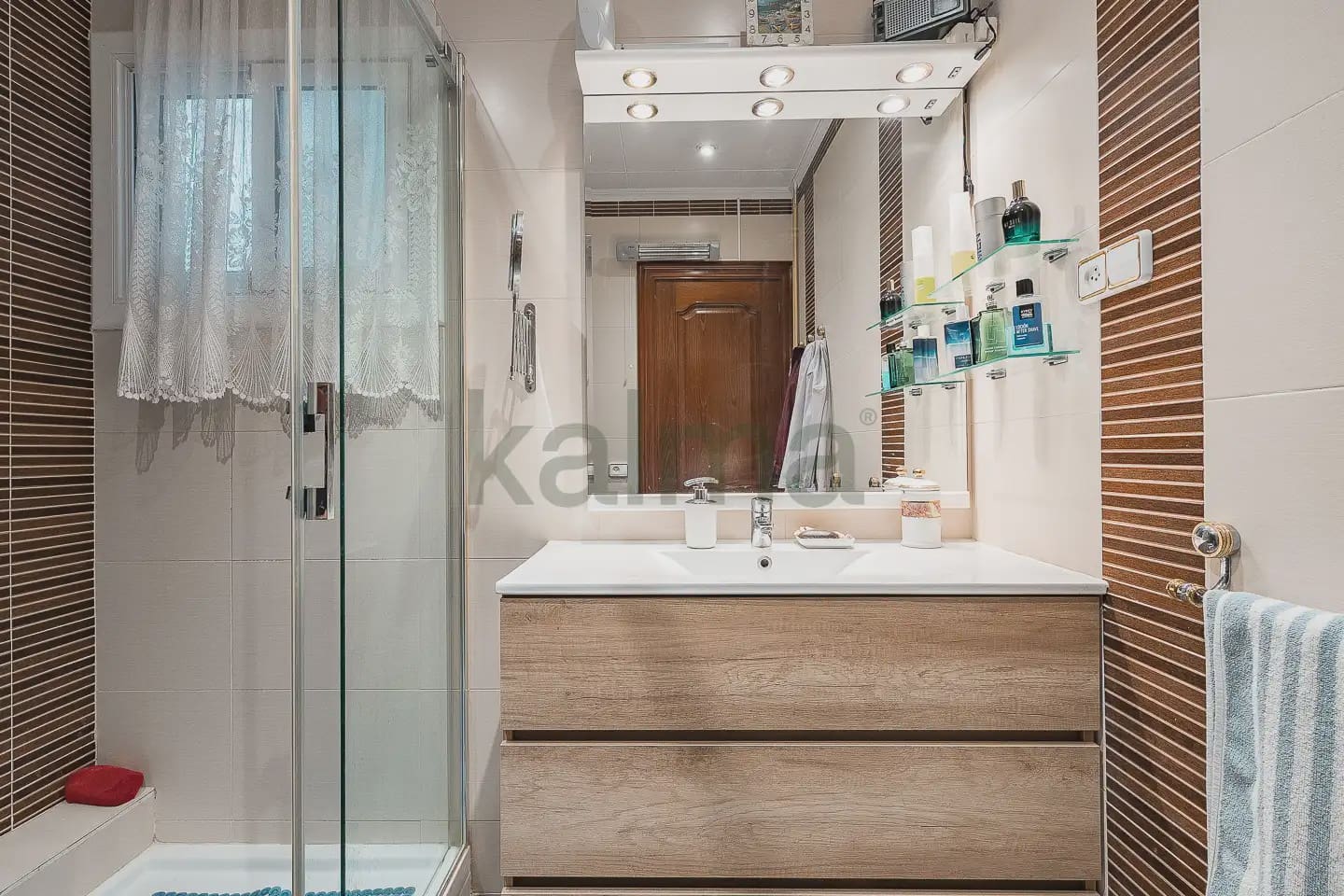 Piso de 3 habitaciones en Barcelona ciudad en venta con garaje - 190.612 € (Ref: 9981131)