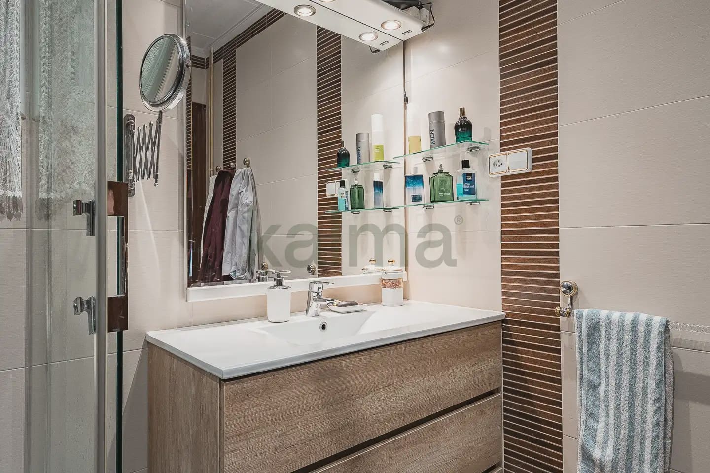 Piso de 3 habitaciones en Barcelona ciudad en venta con garaje - 190.612 € (Ref: 9981131)