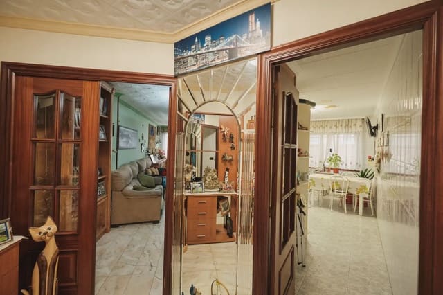 4 Zimmer Wohnung zu verkaufen in A Coruña Stadt - 135.000 € (Ref: 9981145)