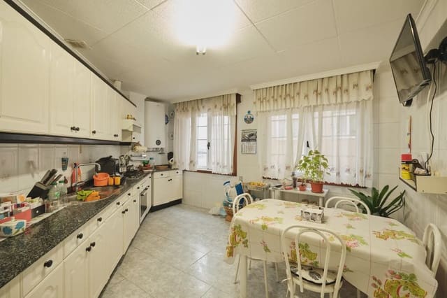 4 Zimmer Wohnung zu verkaufen in A Coruña Stadt - 135.000 € (Ref: 9981145)
