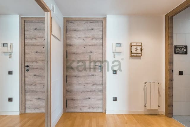3 bedroom Flat for sale in Badalona with pool - € 320,285 (Ref: 9981146)