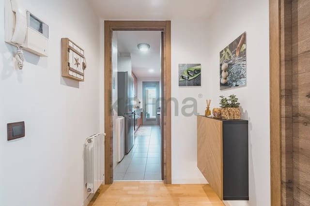 3 bedroom Flat for sale in Badalona with pool - € 320,285 (Ref: 9981146)