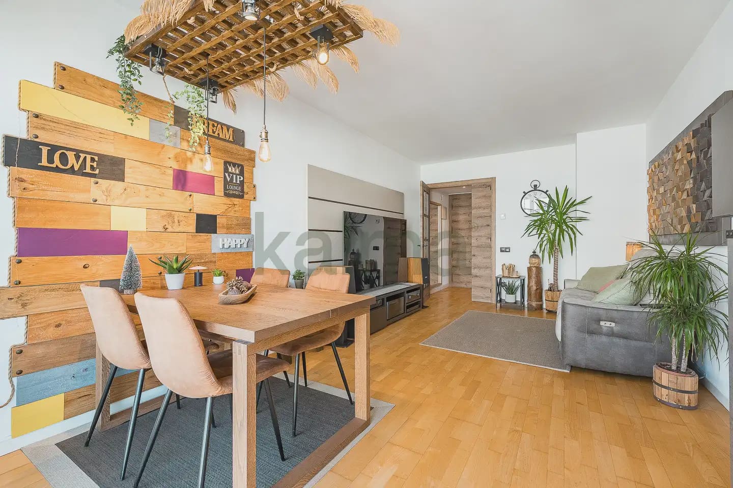 3 bedroom Flat for sale in Badalona with pool - € 320,285 (Ref: 9981146)