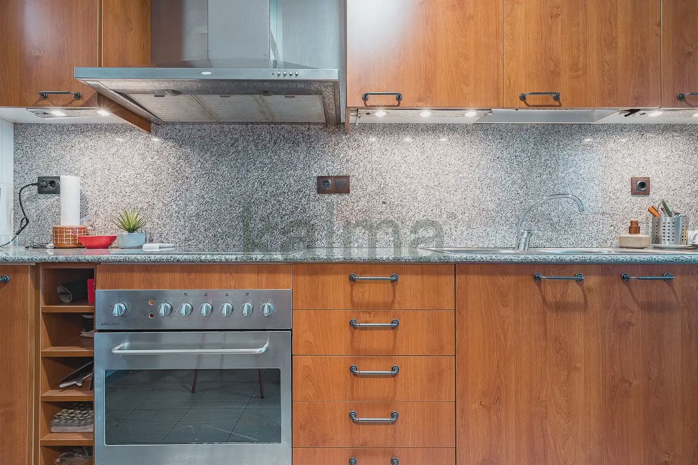3 bedroom Flat for sale in Badalona with pool - € 320,285 (Ref: 9981146)