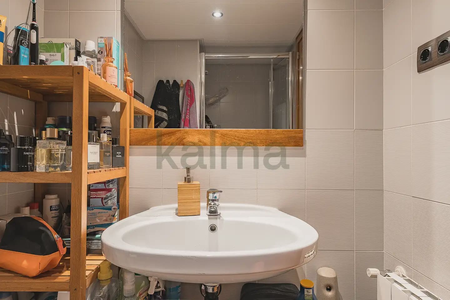 3 bedroom Flat for sale in Badalona with pool - € 320,285 (Ref: 9981146)