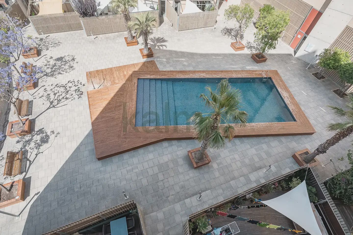 3 bedroom Flat for sale in Badalona with pool - € 320,285 (Ref: 9981146)