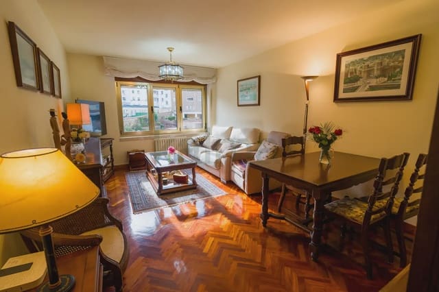 3 makuuhuone Asunto myytävänä paikassa Centro Urbano, Oviedo mukana 
autotalli - 160 000 € (Ref: 9981159)