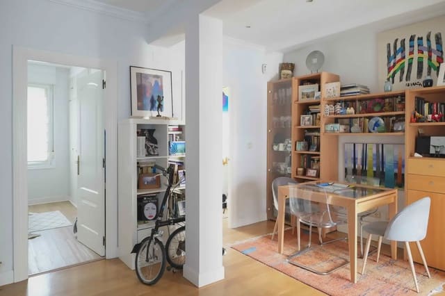 2 bedroom Flat for sale in Bilbao - € 223,666 (Ref: 9981168)