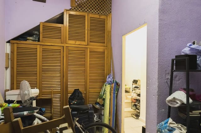 6 slaapkamer Rijtjeshuis te koop in Heliomar, Málaga stad met garage - € 285.373 (Ref: 9981172)