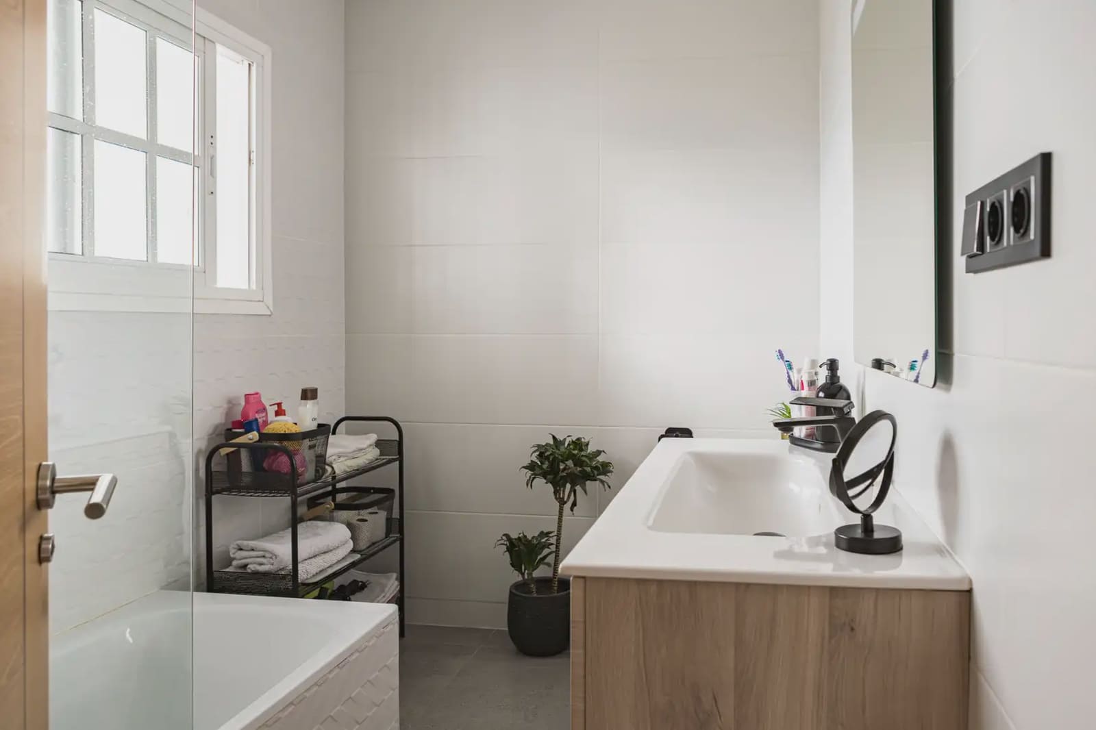 6 soveværelse Rækkehus til salg i Malaga by med garage - € 285.373 (Ref: 9981172)