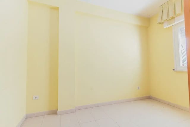 4 slaapkamer Flat te koop in Zaragoza stad - € 100.000 (Ref: 9981174)