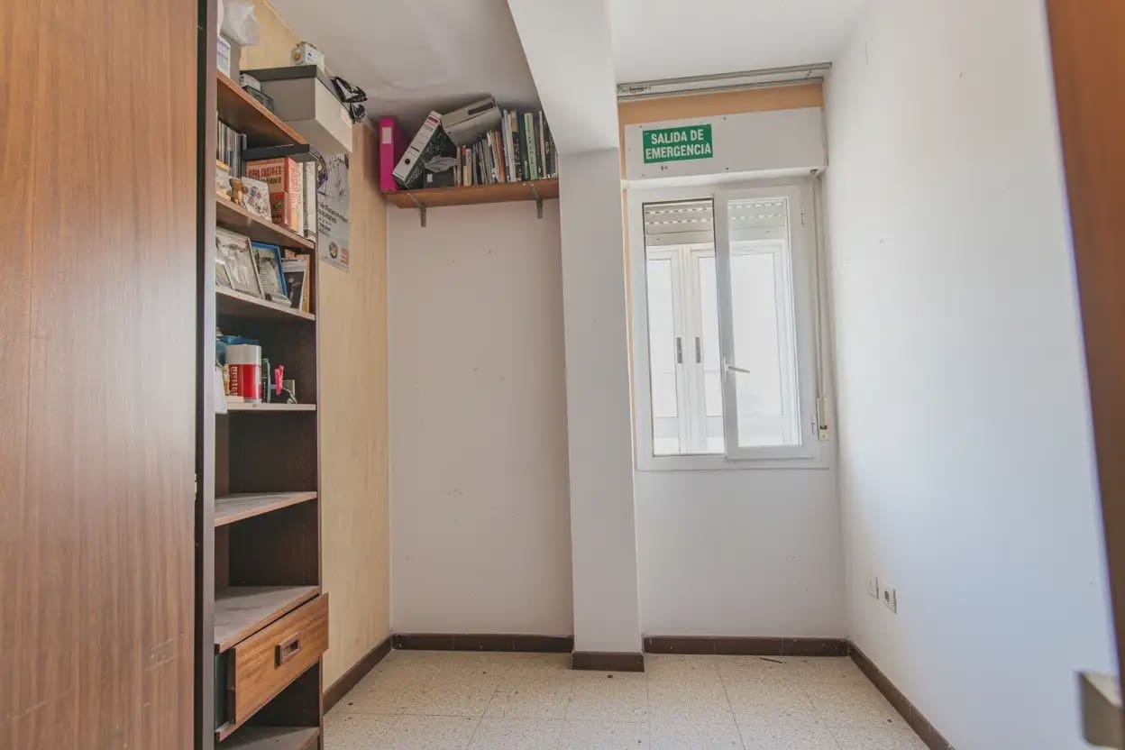 4 slaapkamer Flat te koop in Zaragoza stad - € 100.000 (Ref: 9981174)