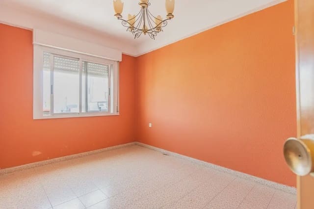 4 slaapkamer Flat te koop in Zaragoza stad - € 100.000 (Ref: 9981174)