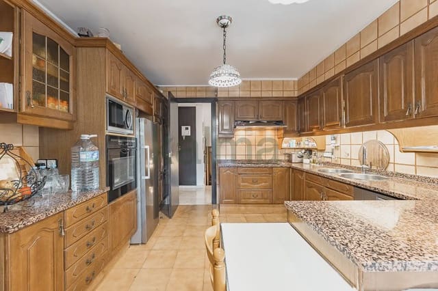 5 chambre Maison de Ville à vendre à Terrassa avec piscine garage - 521 437 € (Ref: 9981177)