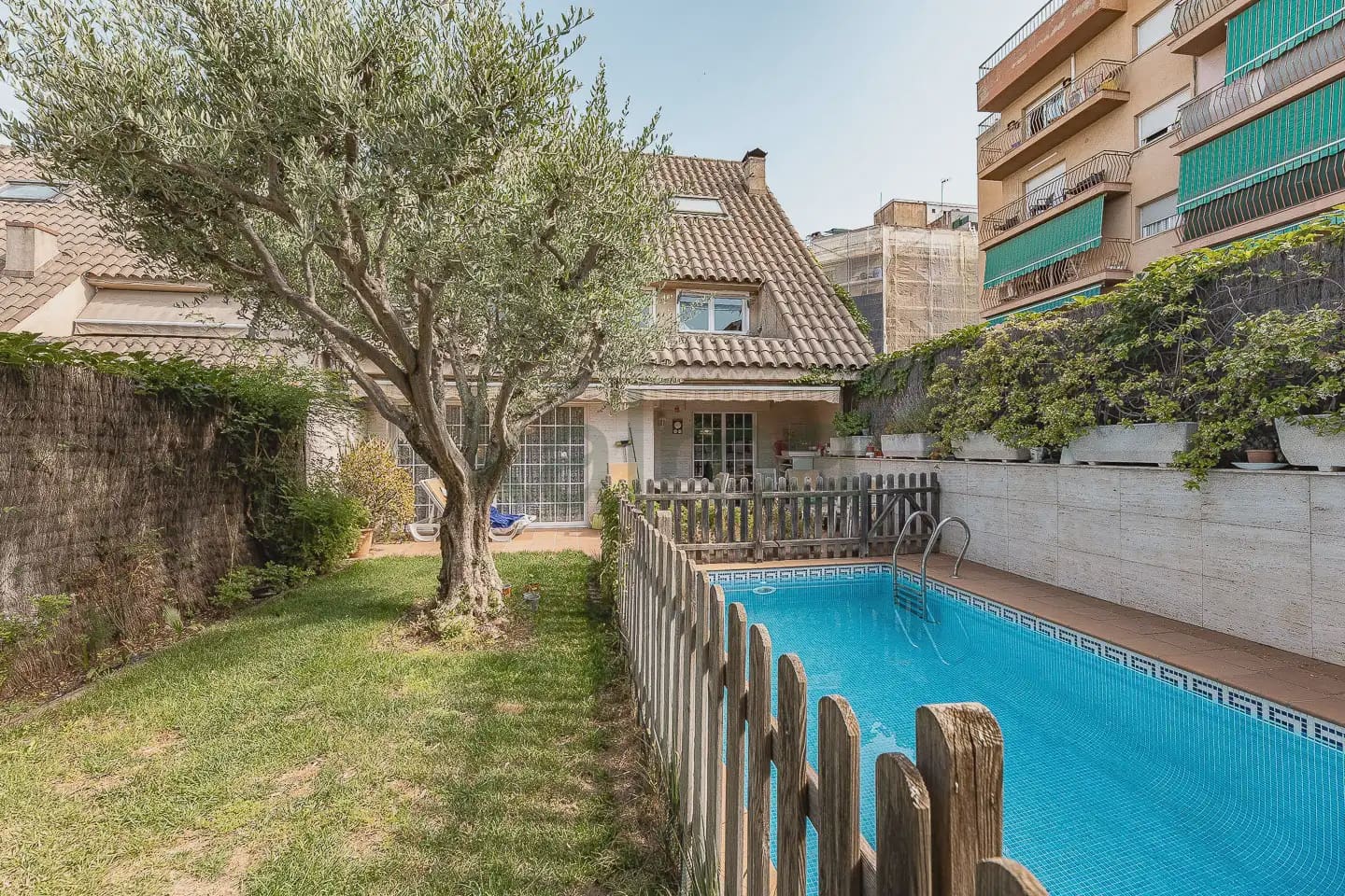 5 chambre Maison de Ville à vendre à Terrassa avec piscine garage - 521 437 € (Ref: 9981177)