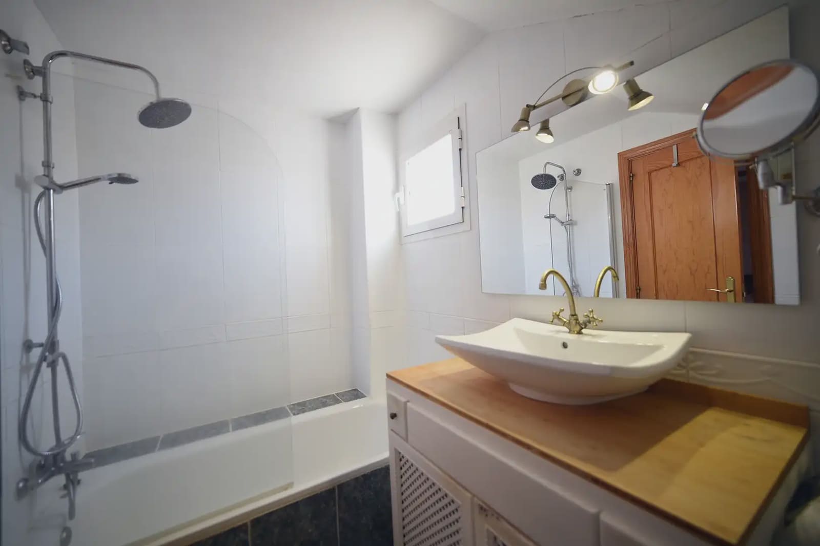 3 slaapkamer Halfvrijstaande villa te koop in Sesena met zwembad garage - € 256.000 (Ref: 9981178)