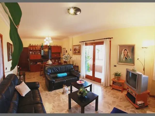 6 bedroom Villa for sale in Santa Brigida with garage - € 406,370 (Ref: 9981190)