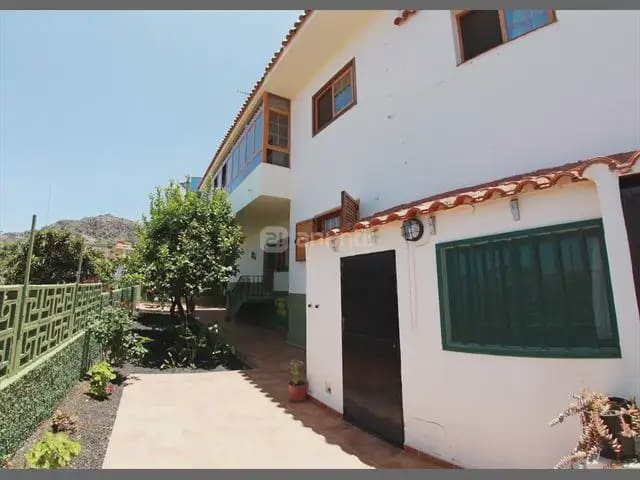 6 bedroom Villa for sale in Santa Brigida with garage - € 406,370 (Ref: 9981190)