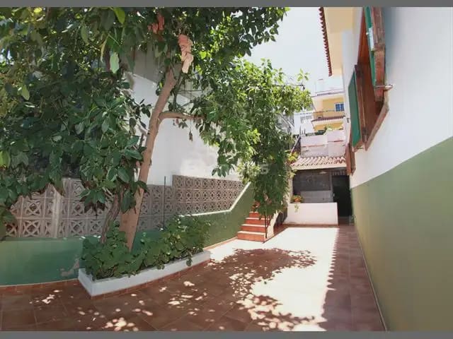 6 bedroom Villa for sale in Santa Brigida with garage - € 406,370 (Ref: 9981190)