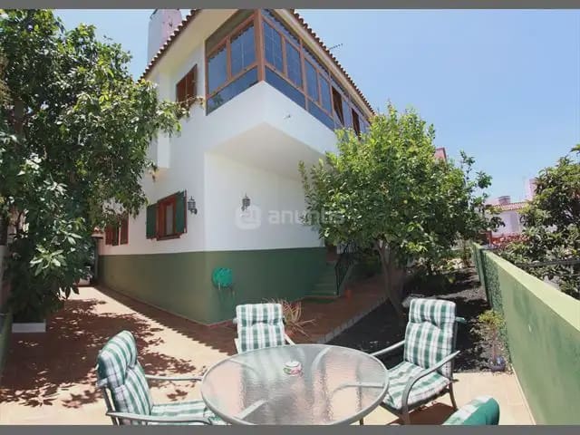 6 bedroom Villa for sale in Santa Brigida with garage - € 406,370 (Ref: 9981190)