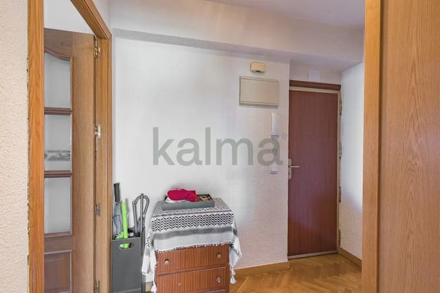 3 soveværelse Lejlighed til salg i Aluche, Madrid by - € 226.000 (Ref: 9981195)
