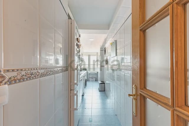 3 soveværelse Lejlighed til salg i Aluche, Madrid by - € 226.000 (Ref: 9981195)