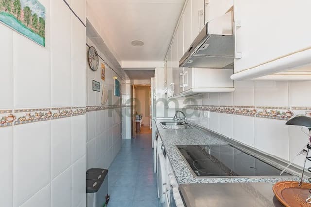 3 soveværelse Lejlighed til salg i Aluche, Madrid by - € 226.000 (Ref: 9981195)