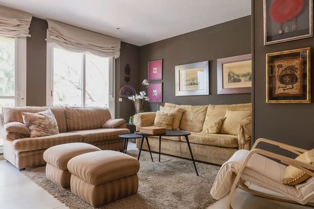 Piso de 2 habitaciones en Zona Centro Comercial Torrequebrada, Benalmádena en venta con piscina garaje - 259.316 € (Ref: 9981206)