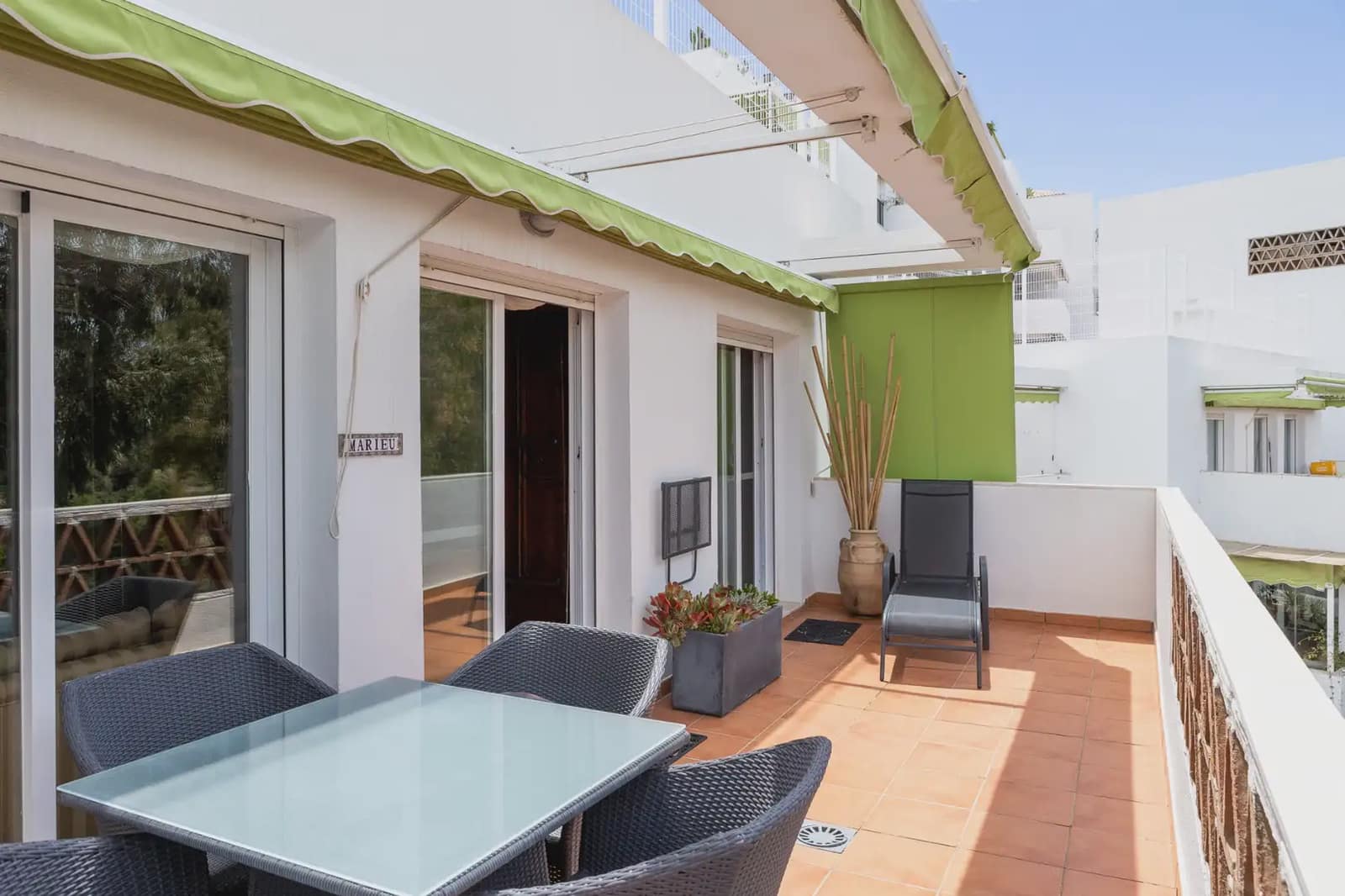 Piso de 2 habitaciones en Benalmádena en venta con piscina garaje - 259.316 € (Ref: 9981206)