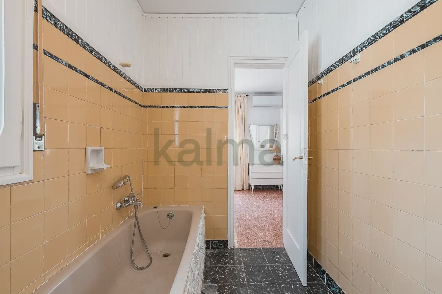 4 bedroom Villa for sale in Mont-roig del Camp with garage - € 250,421 (Ref: 9981208)