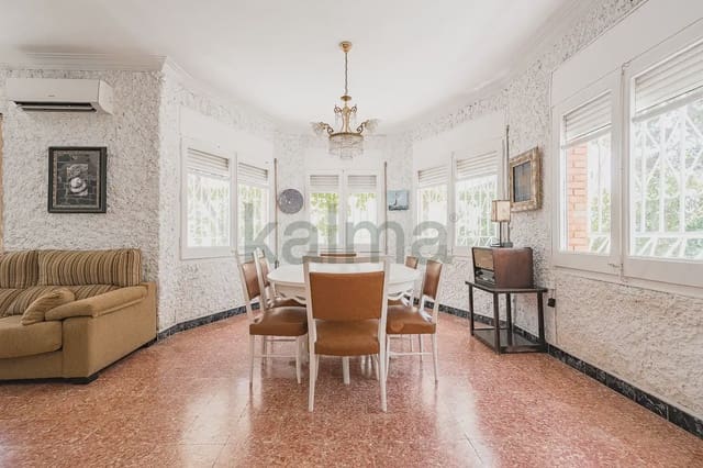 4 bedroom Villa for sale in Miami Playa / Miami Platja, Mont-roig del Camp with garage - € 250,421 (Ref: 9981208)