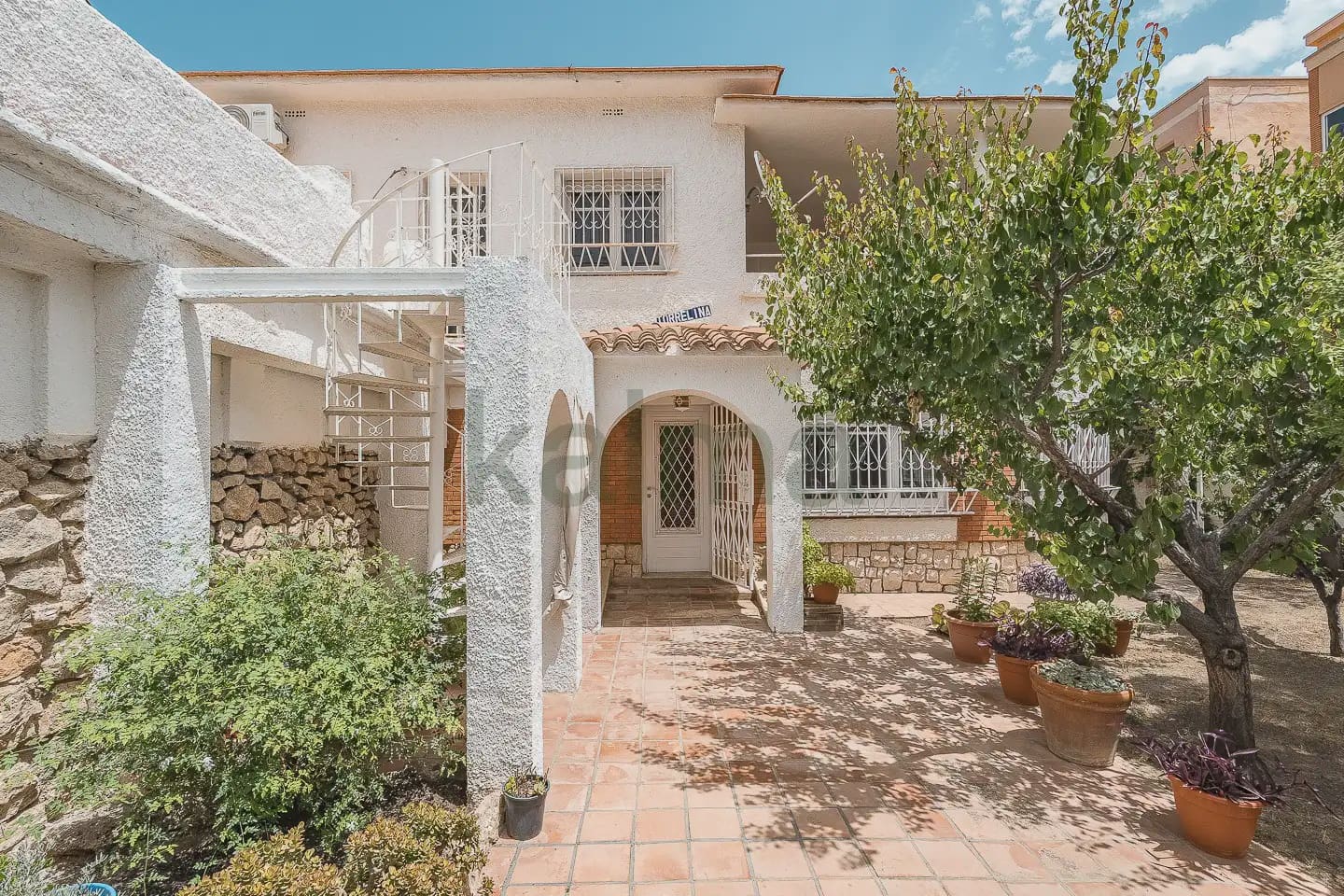4 bedroom Villa for sale in Mont-roig del Camp with garage - € 250,421 (Ref: 9981208)