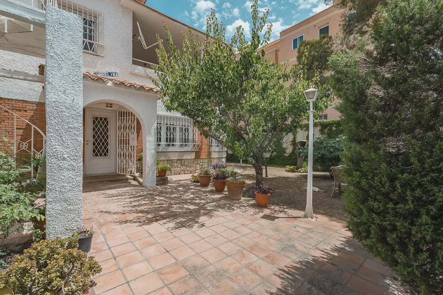 4 bedroom Villa for sale in Mont-roig del Camp with garage - € 250,421 (Ref: 9981208)