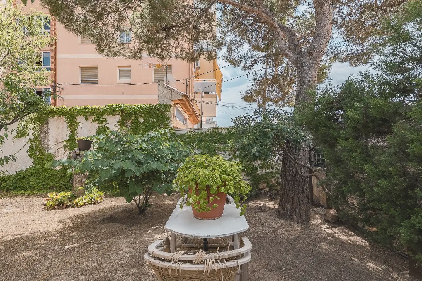 4 bedroom Villa for sale in Mont-roig del Camp with garage - € 250,421 (Ref: 9981208)