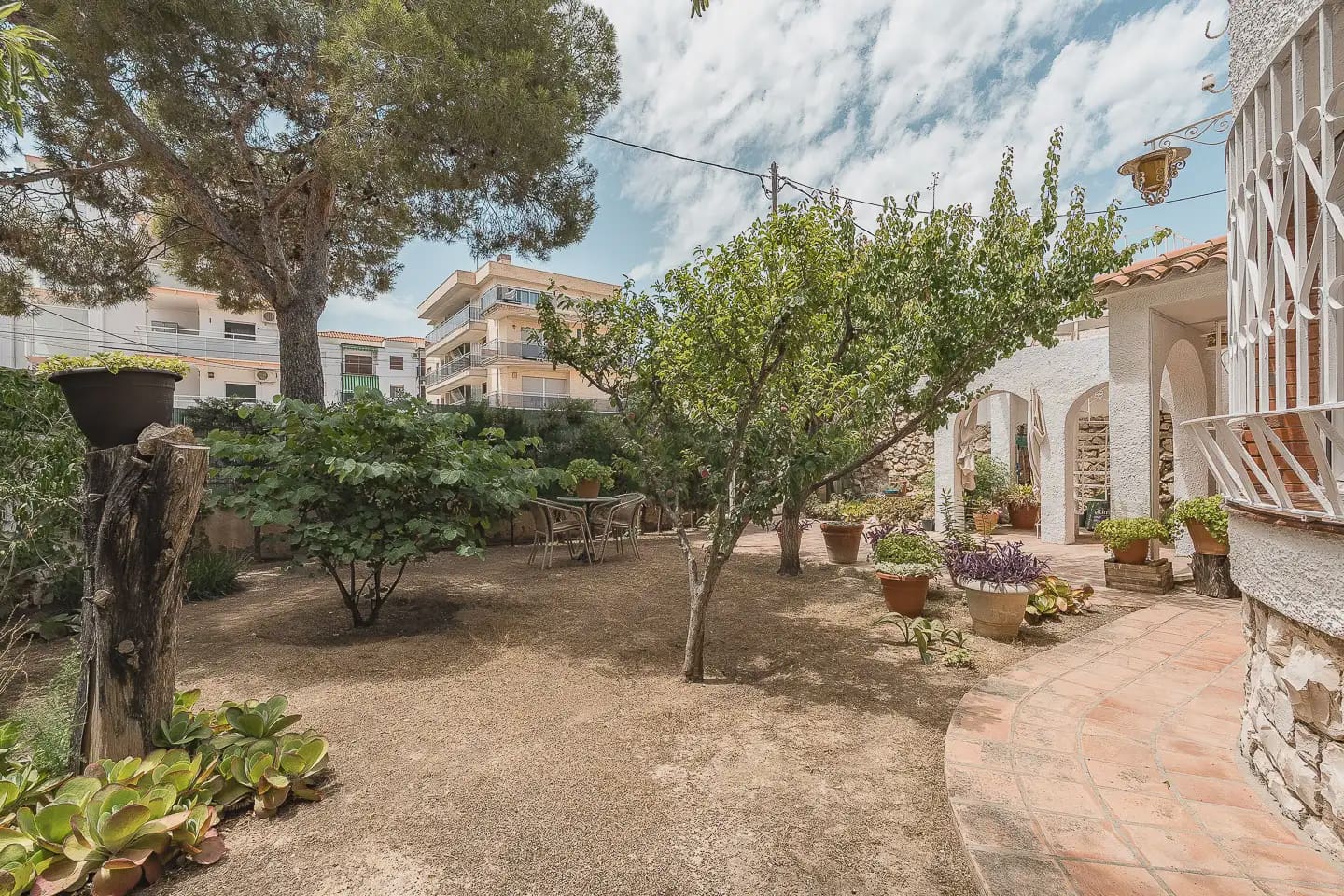 4 bedroom Villa for sale in Mont-roig del Camp with garage - € 250,421 (Ref: 9981208)