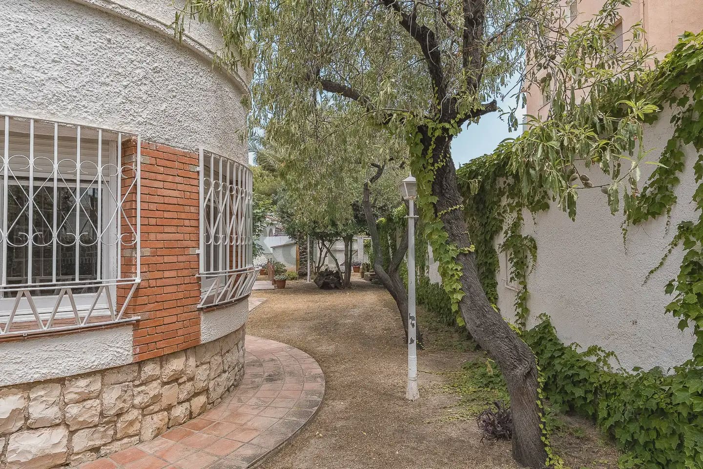 4 bedroom Villa for sale in Mont-roig del Camp with garage - € 250,421 (Ref: 9981208)