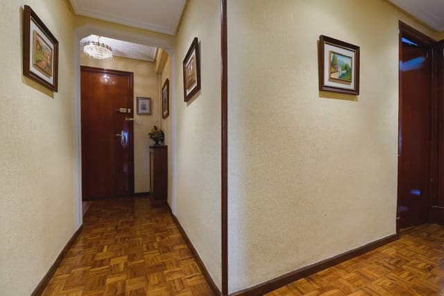 2 quarto Apartamento para venda em Vitoria-Gasteiz - 100 087 € (Ref: 9981211)