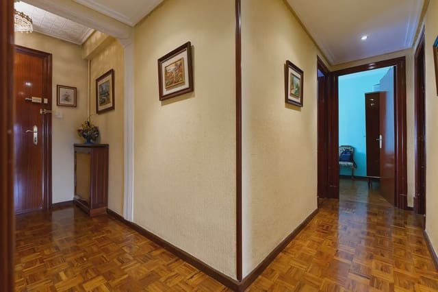 2 quarto Apartamento para venda em Vitoria-Gasteiz - 100 087 € (Ref: 9981211)