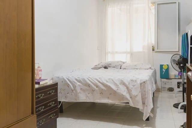 Piso de 3 habitaciones en Antequera en venta - 140.000 € (Ref: 9981422)