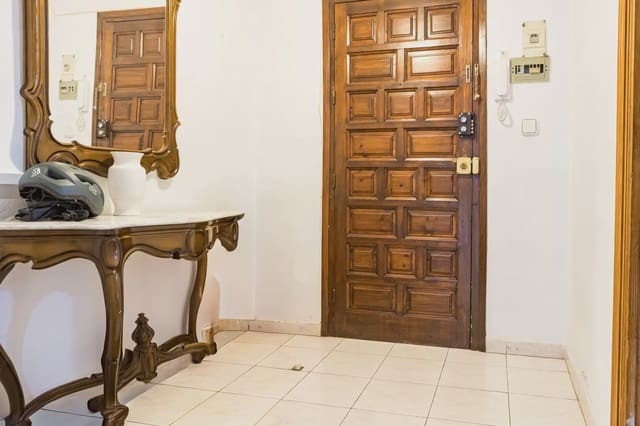 Piso de 3 habitaciones en Antequera en venta - 140.000 € (Ref: 9981422)