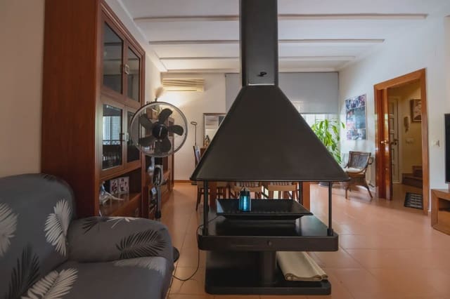 4 Zimmer Villa zu verkaufen in San Antonio de Benagéber mit Pool Garage - 249.342 € (Ref: 9984158)