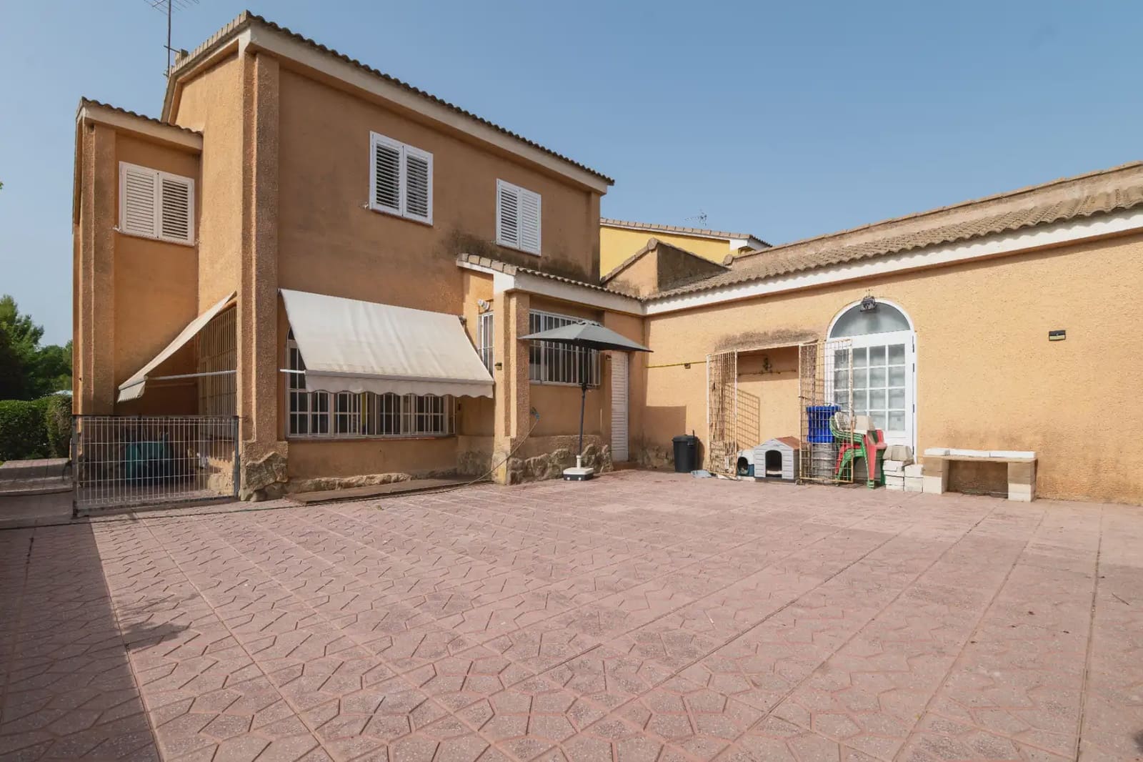 4 Zimmer Villa zu verkaufen in San Antonio de Benageber mit Pool Garage - 249.342 € (Ref: 9984158)
