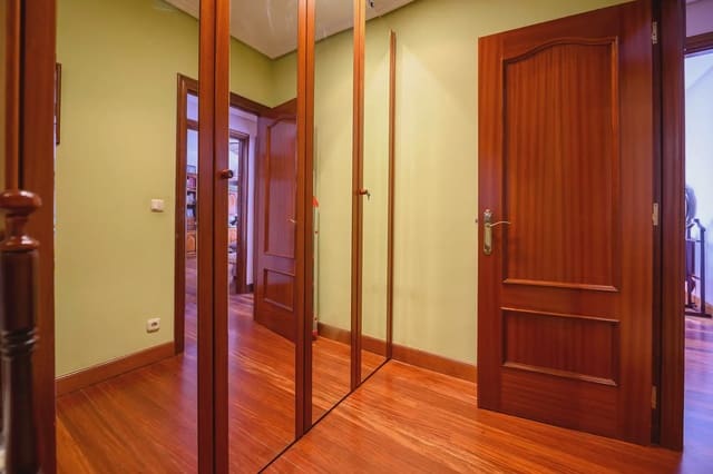 Piso de 2 habitaciones en Donostia-San Sebastián en venta - 512.002 € (Ref: 9989757)