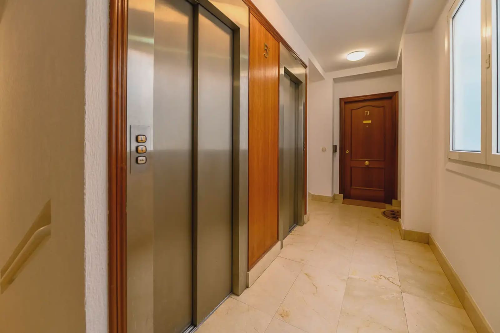 Piso de 2 habitaciones en Donostia-San Sebastián en venta - 512.002 € (Ref: 9989757)