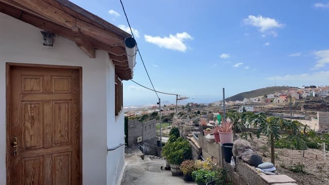 3 bedroom Townhouse for sale in Granadilla de Abona with garage - € 300,000 (Ref: 9882449)